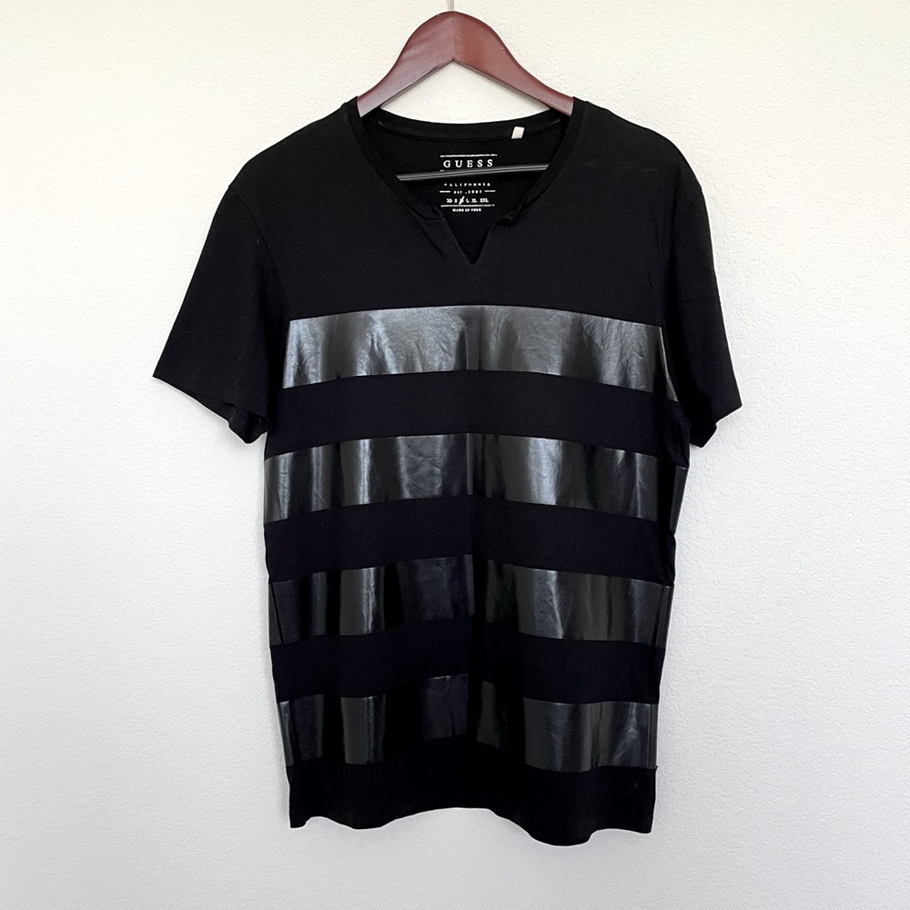 GUESS black t-shirt modern striped cotton liquid leather